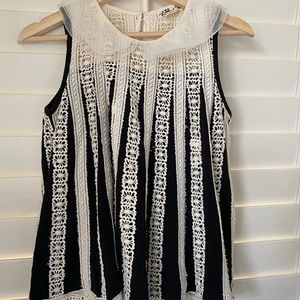 ANTHROPOLGIE Lili’s Closet Baby Doll Top. In great pre-owned condition. Size XS.